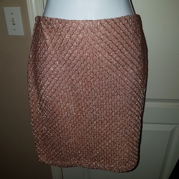 Rose gold  metallic skirt - Picture 3 of 4